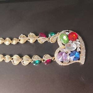 NWT CRYSTAL HEART NECKLACE BY BETSEY JOHNSON..CHUNKY